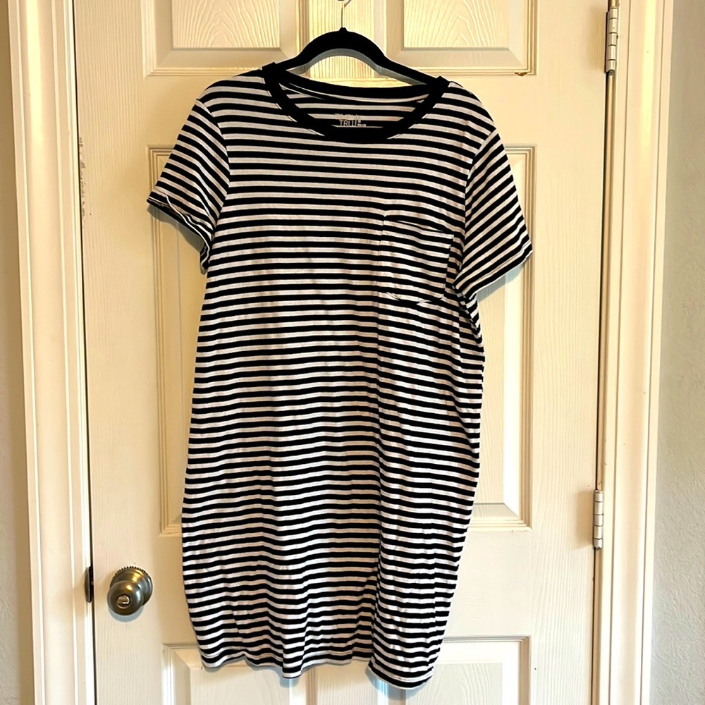 Black & White striped t-shirt dress, L